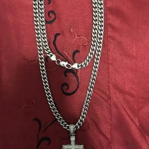 Flawless stainless steel chain and cross.